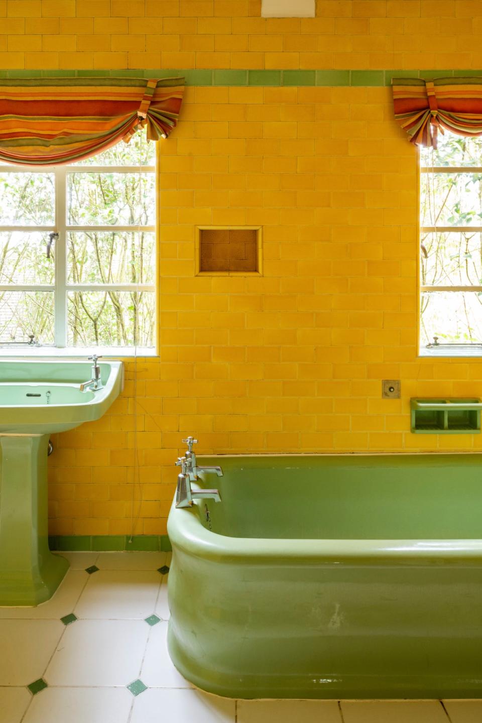 The yellow-tiled bathroom was part of the appeal for the current owners (The Modern House)