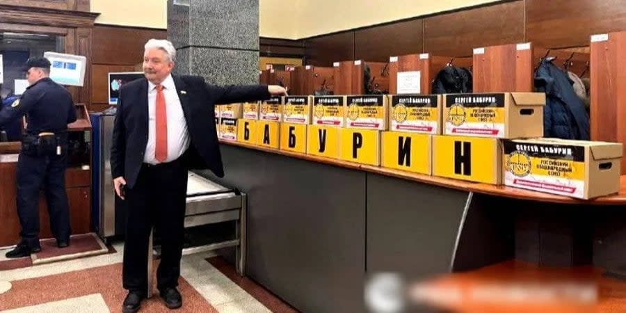 It is unclear why Baburin dragged 19 boxes of signature sheets to the CEC