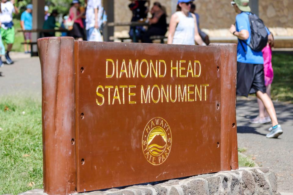 Diamond Head, Oahu: Signage noting the Diamond Head state park on Oahu.