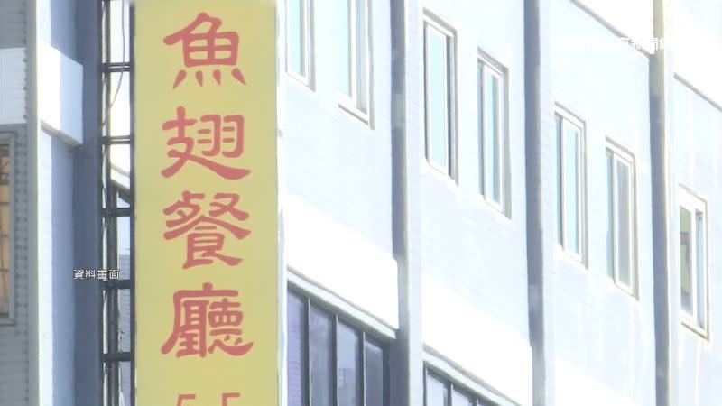 高雄警方到「魚翅樓」查緝。（圖／資料畫面）