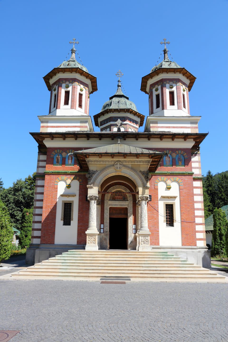Nearby is the 300-year-old Sinaia Monastery.