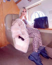 <p>“El estampado leopardo no hace daño a nadie”, escribió la hermana de Kim Kardashian tras compartir esta imagen durante un vuelo. ¿Quién dijo que las botas eran incómodas para viajar? (Foto: Instagram / <a rel="nofollow noopener" href="https://www.instagram.com/p/BrAzuyVgrv9/?utm_source=ig_embed" target="_blank" data-ylk="slk:@khloekardashian;elm:context_link;itc:0;sec:content-canvas" class="link ">@khloekardashian</a>). </p>