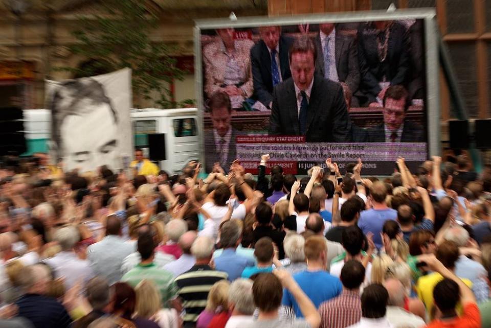 Guildhall Square de Derry se llenó de gente que acudió a escuchar la disculpa del Premier en nombre del Estado en 2010.