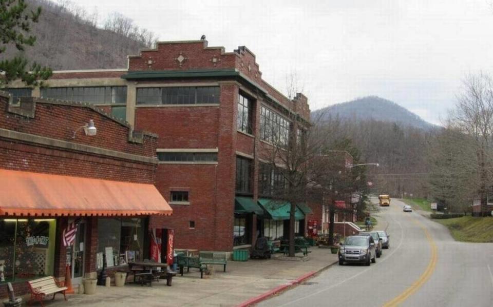 The taller building at left, built in 1923, was the coal-company commissary in Benham, where miners could buy a wide range of goods. The building, which now houses the Kentucky Coal Mining Museum, is among the historic structures in downtown Benham.