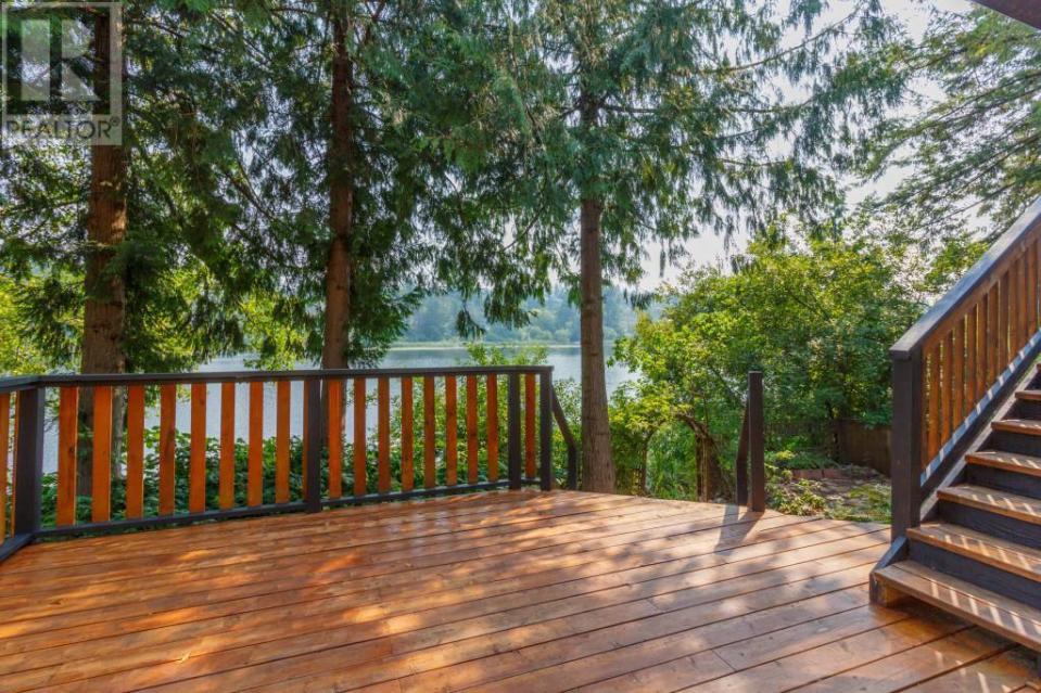 <p><span>2615 Savory Rd., Victoria, B.C.</span><br> What will really make you love the home is the views of Florence Lake. Set out from your dock to go on a paddle along the lakeside.<br> (Photo: Zoocasa) </p>