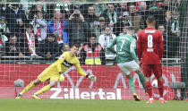 Werder's Marvin Ducksch, centre, scores his side's first goal of the game during the Bundesliga soccer match between Werder Bremen and VfB Stuttgart at the Weserstadion stadium in Bremen, Germany, Sunday April 21, 2024. (Carmen Jaspersen/dpa via AP)