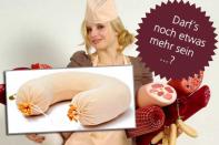 Fleisch ist sein Gemüse? Dann wird sich Ihr Kumpel bestimmt über die Nackenrolle im Fleischwurst-Design freuen. Echte Genießer… (<a href="http://www.design-3000.de/Nackenrolle+Fleischwurstring.html" rel="nofollow noopener" target="_blank" data-ylk="slk:Nackenrolle;elm:context_link;itc:0;sec:content-canvas" class="link ">Nackenrolle</a> über design-3000.de um 35 Euro)