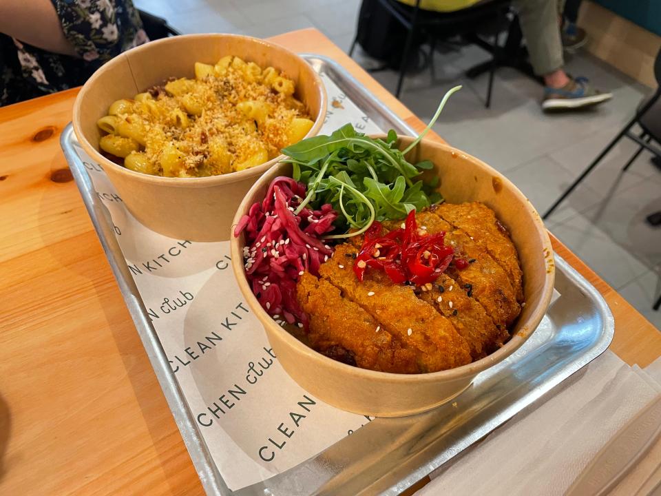 Picture of plant-based katsu-curry and vegan mac & cheese.