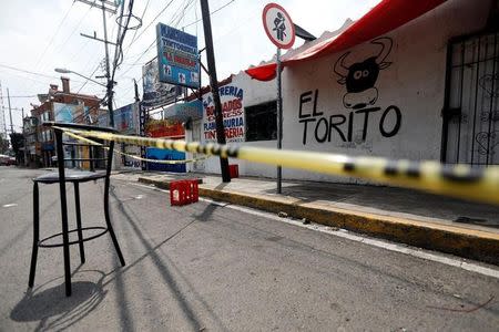 A view at a crime scene where unknown assailants shot and killed three people in Llano Redondo neighborhood in Mexico City, Mexico, July 23, 2017. REUTERS/Edgard Garrido