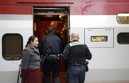 French police officers embark in a Thalys high speed train at Brussels Midi railway in Brussels, November 21, 2015. REUTERS/Francois Lenoir