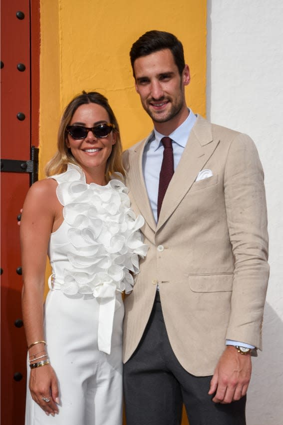 Sergio Rico con su mujer, Alba Silva 
