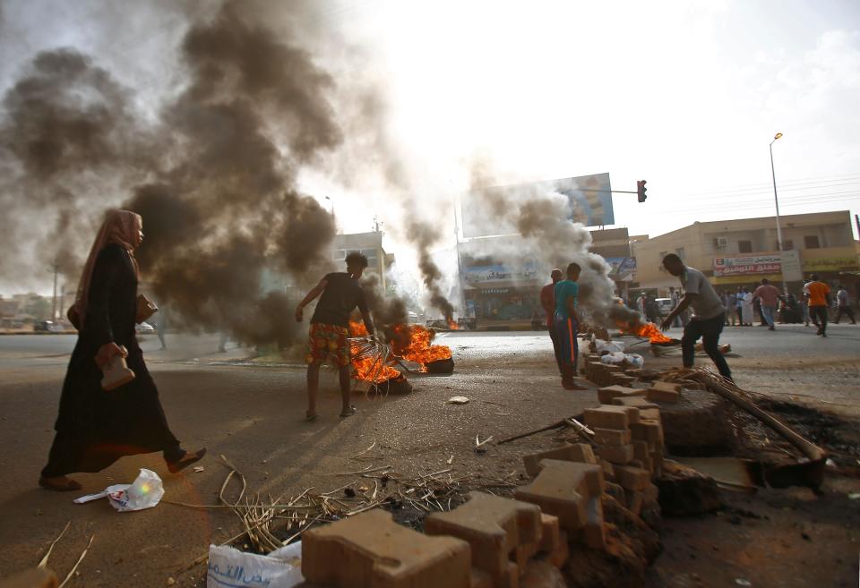 Protests against the military rule have emerged since Omar al-Bashir's ouster, calling on a transition to a civilian government. (Photo: ASHRAF SHAZLY via Getty Images)