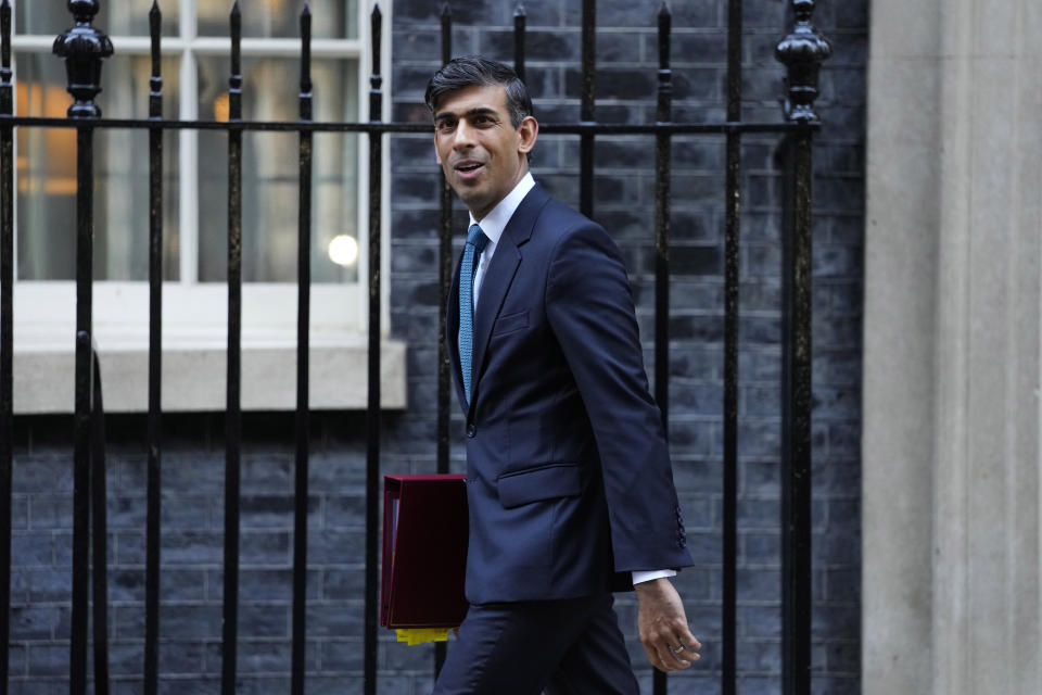 Britain's Prime Minister Rishi Sunak leaves 10 Downing Street to attend the weekly session of Prime Ministers Questions in Parliament in London, Wednesday, Nov. 15, 2023. (AP Photo/Kirsty Wigglesworth)