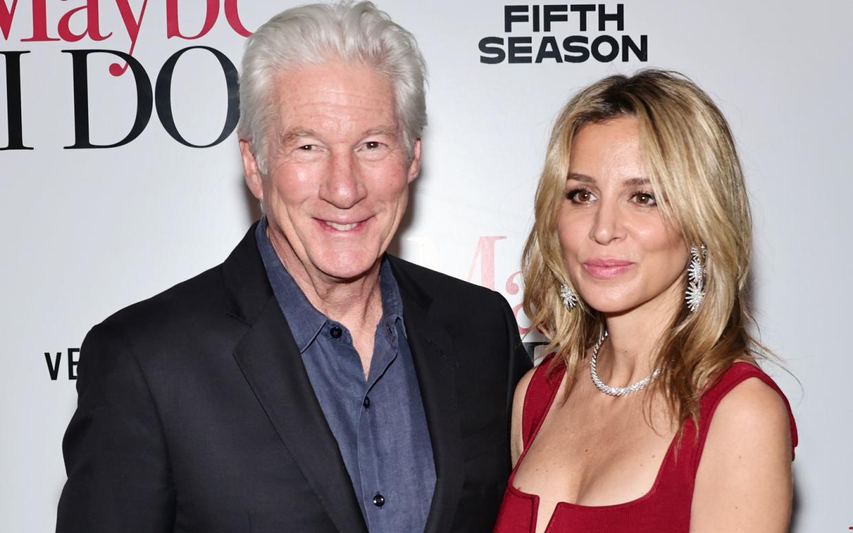 Eigentlich wollten Richard Gere und Alejandra Silva in Mexiko nur Silvas 40. Geburtstag feiern. Doch aufgrund einer Lungenentzündung musste Gere kurzzeitig ins Krankenhaus. (Bild: 2023 Getty Images/Jamie McCarthy)