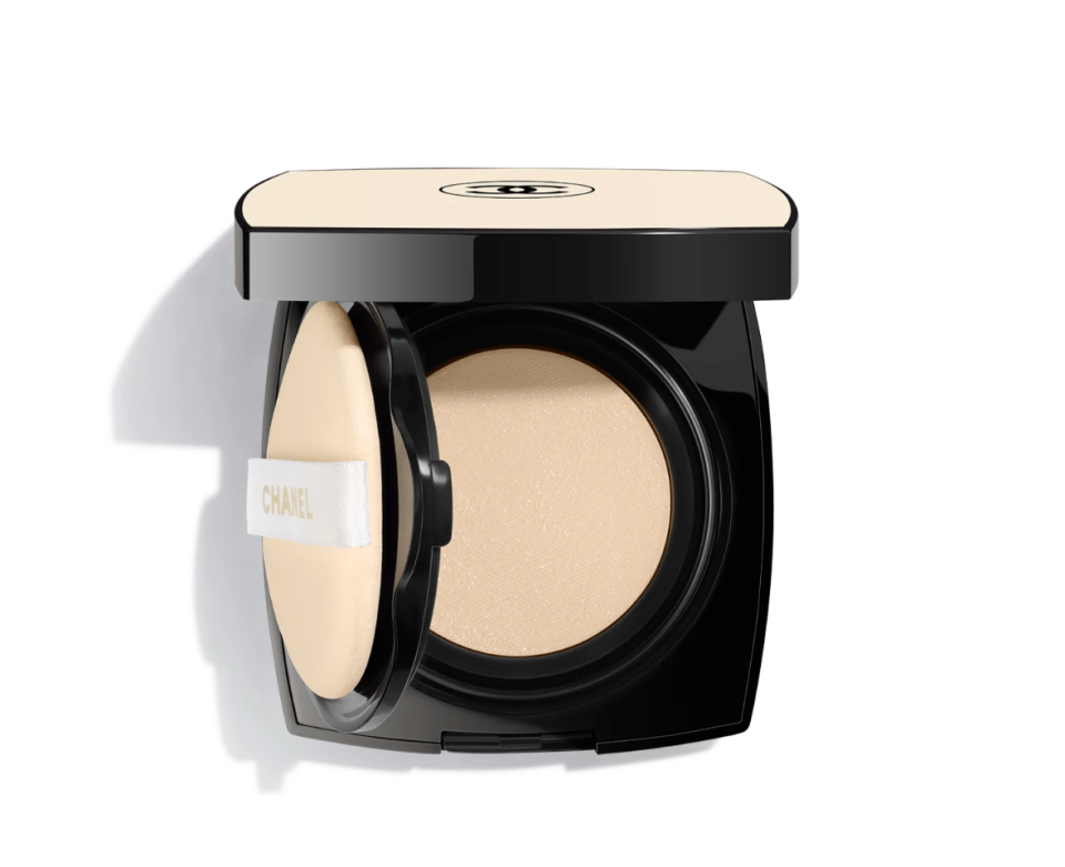 Chanel Les Beiges Healthy Glow Gel Touch Foundation. (PHOTO: Sephora)