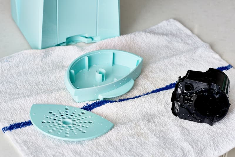 <span><strong>Disassemble and wash removable parts</strong><em>:</em> <em>Remove the water reservoir and lid, mug stand, and also the K-cup holder. Wash these pieces in warm, soapy water and dry.</em> Credit: <a href="https://www.apartmenttherapy.com/authors/joe" rel="nofollow noopener" target="_blank" data-ylk="slk:Joe Lingeman;elm:context_link;itc:0;sec:content-canvas" class="link ">Joe Lingeman</a></span> <span class="copyright">Credit: <a href="https://www.apartmenttherapy.com/authors/joe" rel="nofollow noopener" target="_blank" data-ylk="slk:Joe Lingeman;elm:context_link;itc:0;sec:content-canvas" class="link ">Joe Lingeman</a></span>