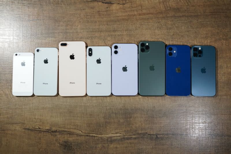 ▲歷代不同顏色的iPhone比一比，你最喜歡哪一款？（圖／翻攝自《香港01》）