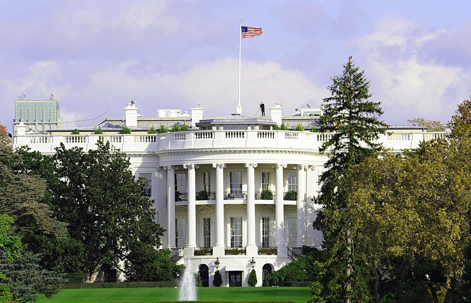 A Secret Service officer mans his post on the roof of the White House is seen on Oct. 29, 2008, in Washington, D.C.