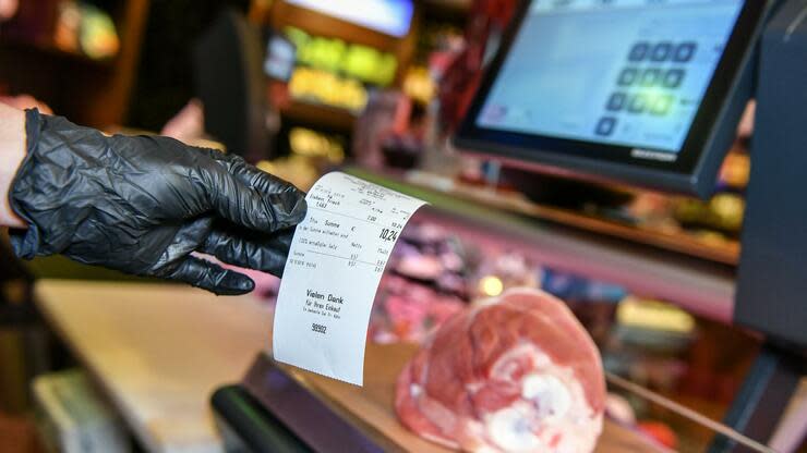 Fleisch werde teils deutlich unter Wert verkauft, so die Verbraucherministerin NRW. Foto: dpa