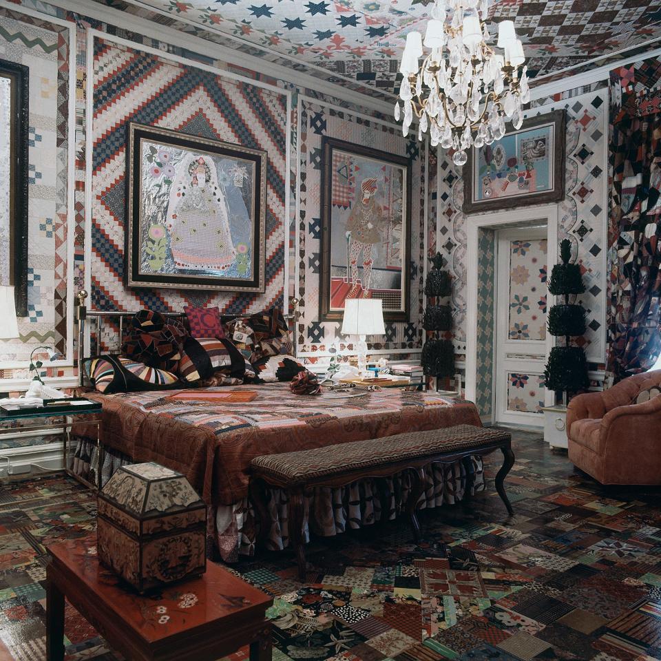 <h1 class="title">Bedroom of Gloria Vanderbilt, 1970</h1><cite class="credit">Photographed by Horst P. Horst, <em>Vogue</em>, February 1970</cite>