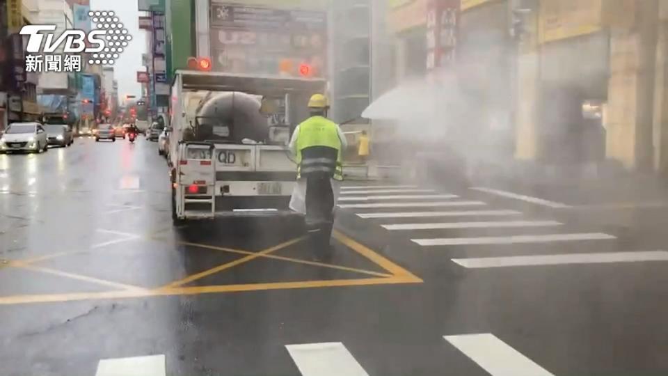 桃園市近期接連爆出本土疫情當地加強環境清消。（圖／TVBS）