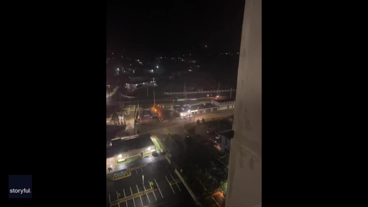 Plusieurs lignes électriques explosent à Luquillo alors que l’ouragan Fiona frappe