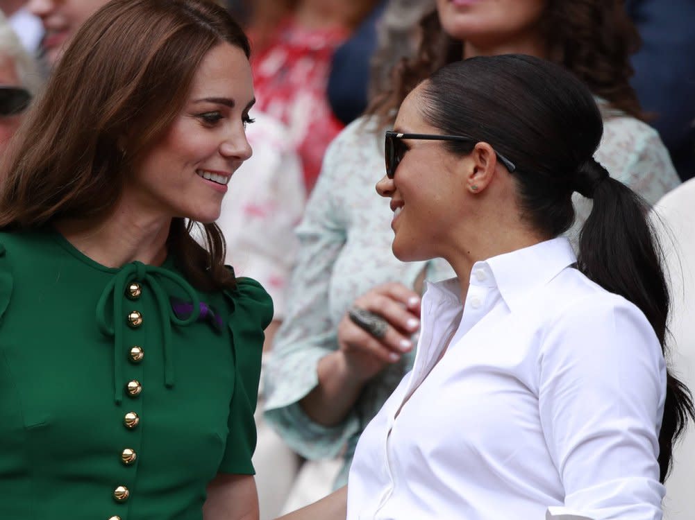 Prinzessin Kate und Herzogin Meghan besuchten 2019 gemeinsam das Tennis-Turnier in Wimbledon. (Bild: imago/Paul Marriott)