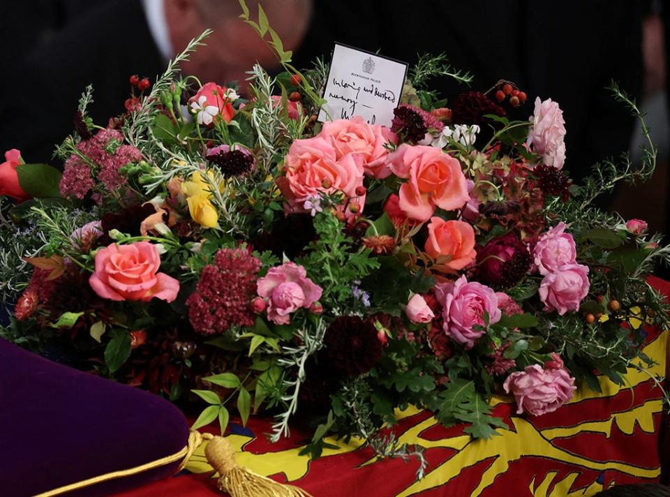 Casket/Coffin, card, flowers, Queen Elizabeth Funeral