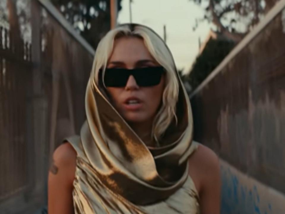 Miley Cyrus in the ‘Flowers’ music video (YouTube)
