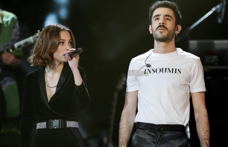 Adélaïde Chabannes et Raphaël Faget-Zaoui, deux des membres de Therapie Taxi, sur la scène des Victoires de la musique 2019 - Thomas Samson - AFP