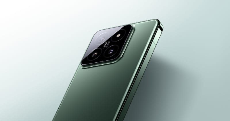 The aluminium frame and fingerprint-resistent matte rear on the Xiaomi 14, which comes in black, green and white, make it feel nice enough to not want to put a case on it. Xiaomi/dpa
