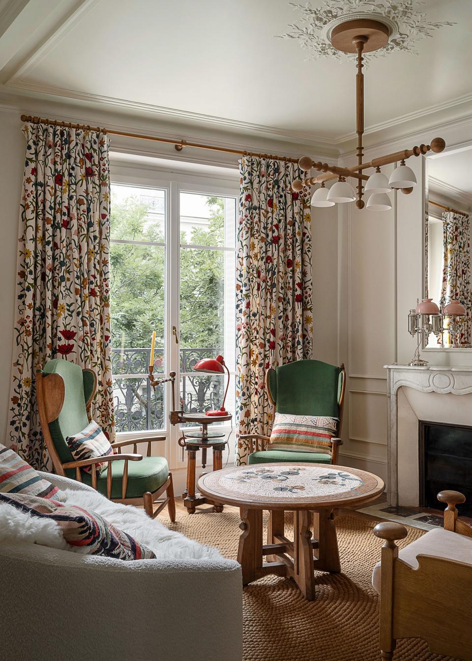 In the living room of her Paris apartment, designer Jessica Helgerson mixes vintage French chairs, a Guillerme et Chambron cocktail table, a chandelier from her Roll & Hill collection, and an antique lacemaker’s table.