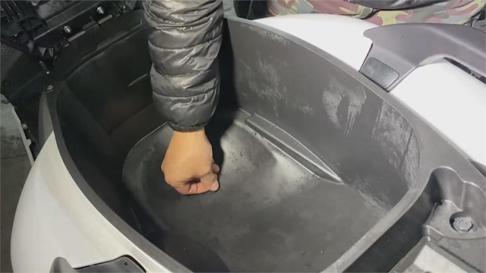 機車坐墊下「小魚優游」　這款水族箱　車行老闆搖頭