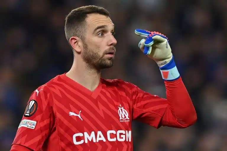 Como working to acquire ex-Roma goalkeeper Pau Lopez from Marseille