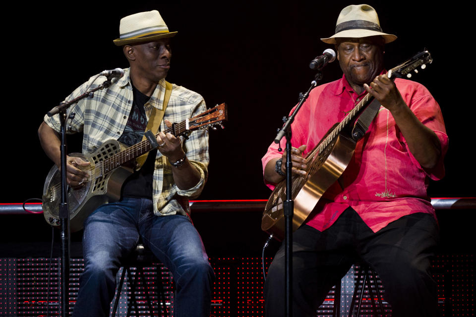 Keb Mo, left, and Taj Mahal perform at Eric Clapton's Crossroads Guitar Festival 2013 at Madison Square Garden on Saturday, April 13, 2013, in New York. (Photo by Charles Sykes/Invision/AP)