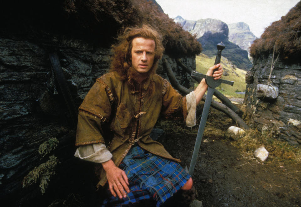 Christophe Lambert joue Robert Heart dans 'Highlander', en juin 1985, Royaume-Uni. (Photo by Georges DE KEERLE/Gamma-Rapho via Getty Images)