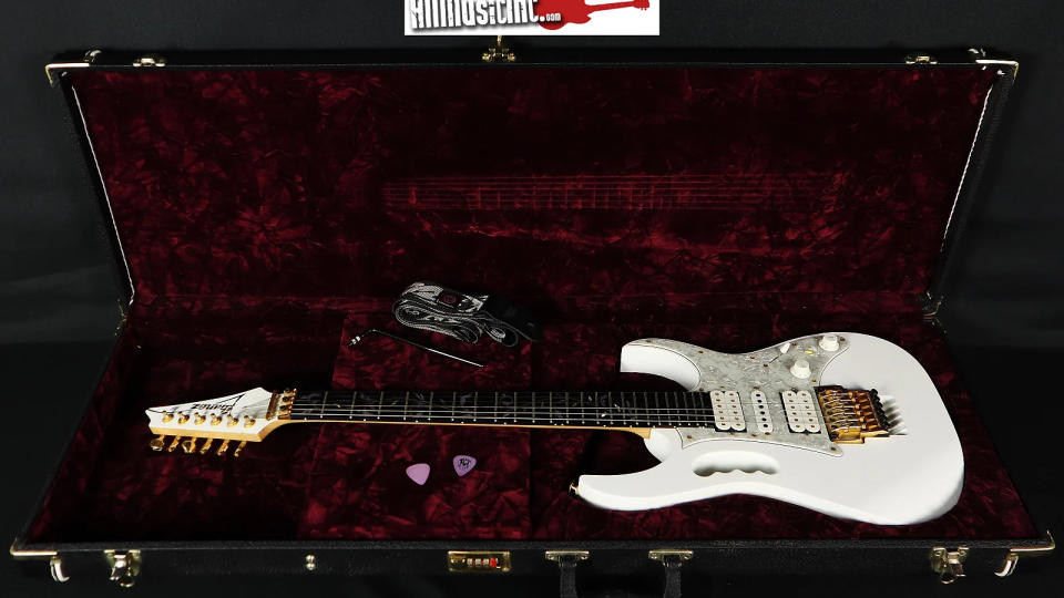 Steve Vai's Ibanez JEM7V-WH