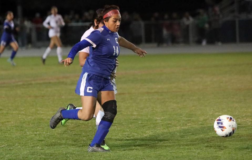 Leslie López starts a breakaway against Riverdale High in the CIF Central Section Division VI championship. Caruthers won, 6-2, over visiting Riverdale High on Feb. 23, 2024.