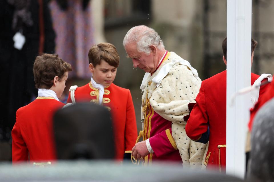 年僅9歲的喬治王子因個性沉穩，破例擔任祖父的榮譽騎士。（路透社）