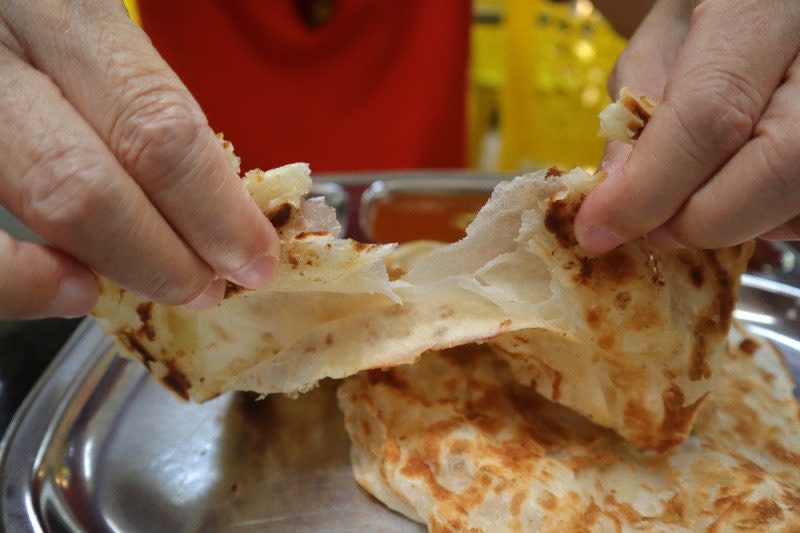 saffrons toa payoh - plain prata insides