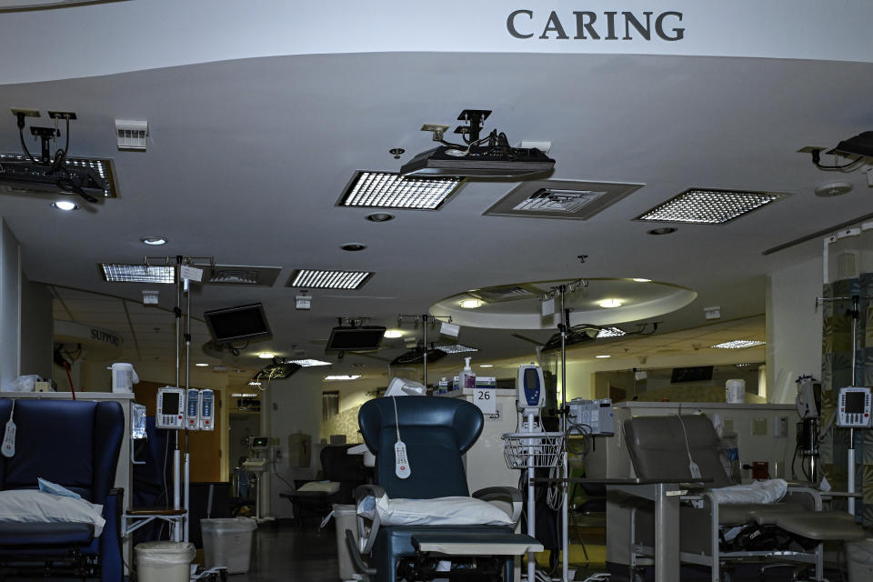 Las instalaciones del Centro de Infusión Especializado de Duke es visto antes de su apertura para atención a pacientes, el viernes 27 de octubre de 2023, en Durham, Carolina del Norte. (AP Foto/Matt Kelley)