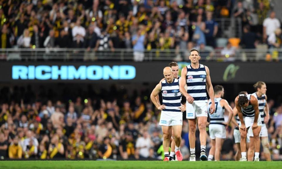 Dejected Geelong players