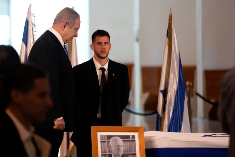 Israeli Prime Minister Benjamin Netanyahu pays his respect to former Supreme Court president Meir Shamgar who died on Saturday during a memorial ceremony held at the supreme court in Jerusalem