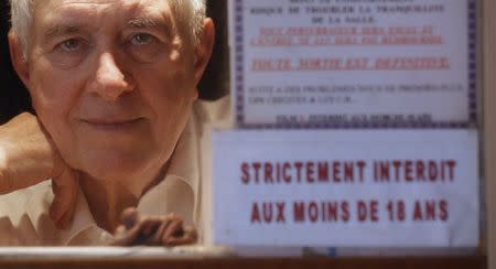 Paris porno cinema makes lone stand against the Web