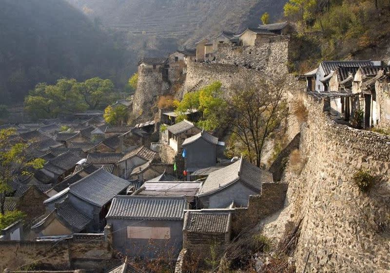 &#x007228;&#x005e95;&#x004e0b;&#x006751;&#x005df2;&#x007d93;&#x006578;&#x00767e;&#x005e74;&#x006b77;&#x0053f2;&#x00ff0c;&#x0073fe;&#x005df2;&#x006210;&#x0070ba;&#x0089c0;&#x005149;&#x0065c5;&#x00904a;&#x00666f;&#x009ede;&#x003002;&#x00ff08;&#x005716;&#x00ff0f;&#x007ffb;&#x00651d;&#x0081ea;&#x00767e;&#x005ea6;&#x00ff09;