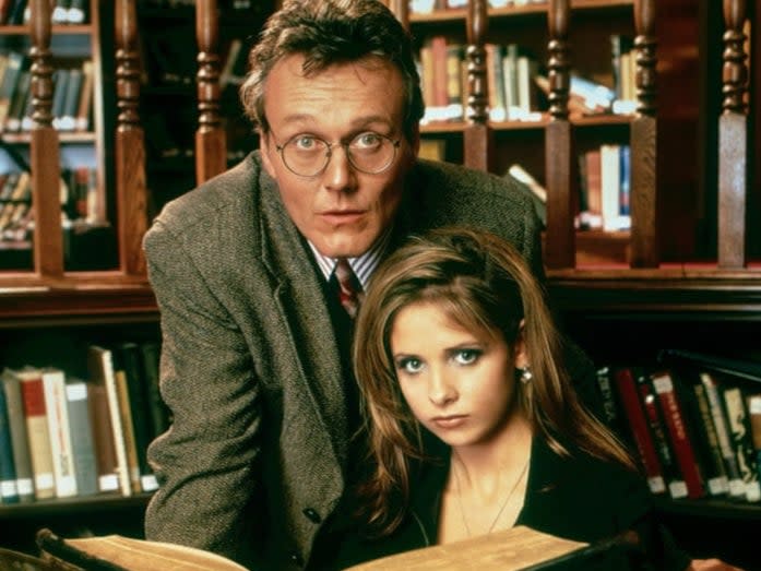 <p>Anthony Head y Sarah Michelle Gellar en Buffy.</p> (Allstar/20th Century Fox)