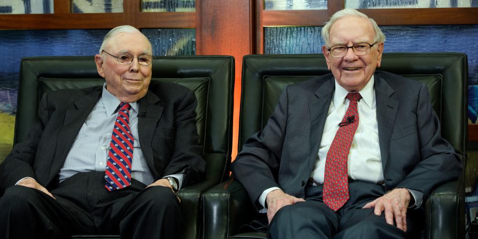 Charlie Munger, left, and Warren Buffett, right