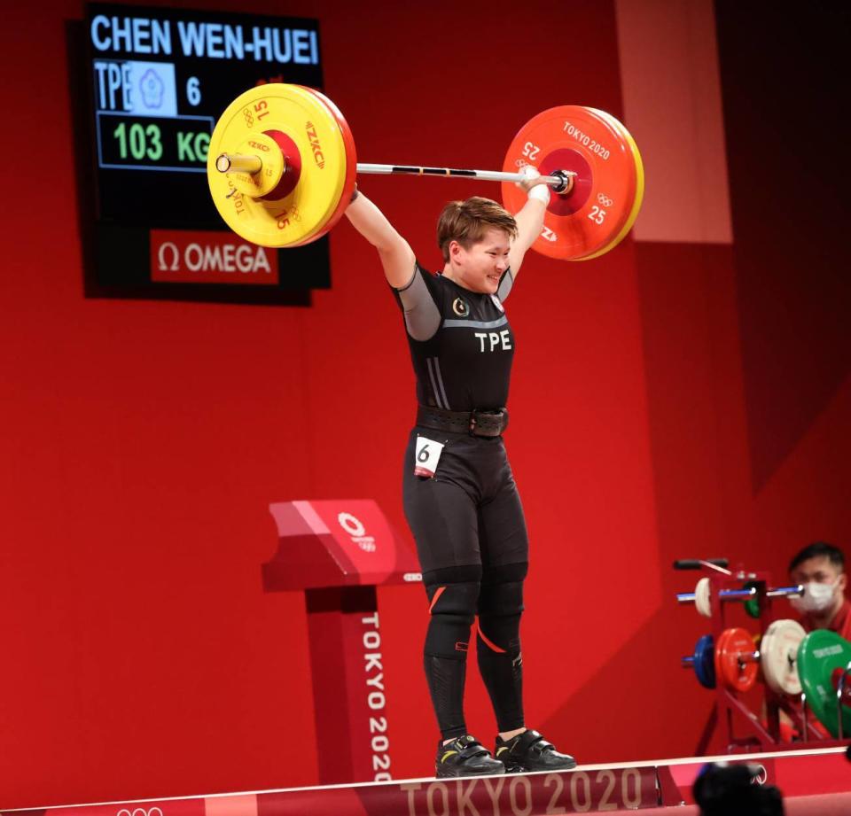 陳玟卉選手於女子舉重64公斤量級以總和230公斤，勇奪銅牌。(體育署提供)