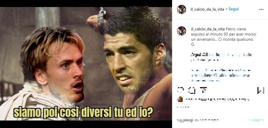 Pazzia del difensore spagnolo durante Lecce-Lazio. Sui social non mancano i paragoni con Suarez che, ai mondiali 2014, diede un morso a Giorgio Chiellini