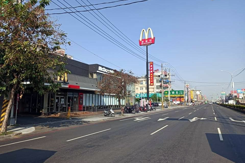 麥當勞鳥松店建商持有2年，今年6月2.1億元轉手，蟬聯鳥松區最貴房地交易。圖/台灣房屋提供